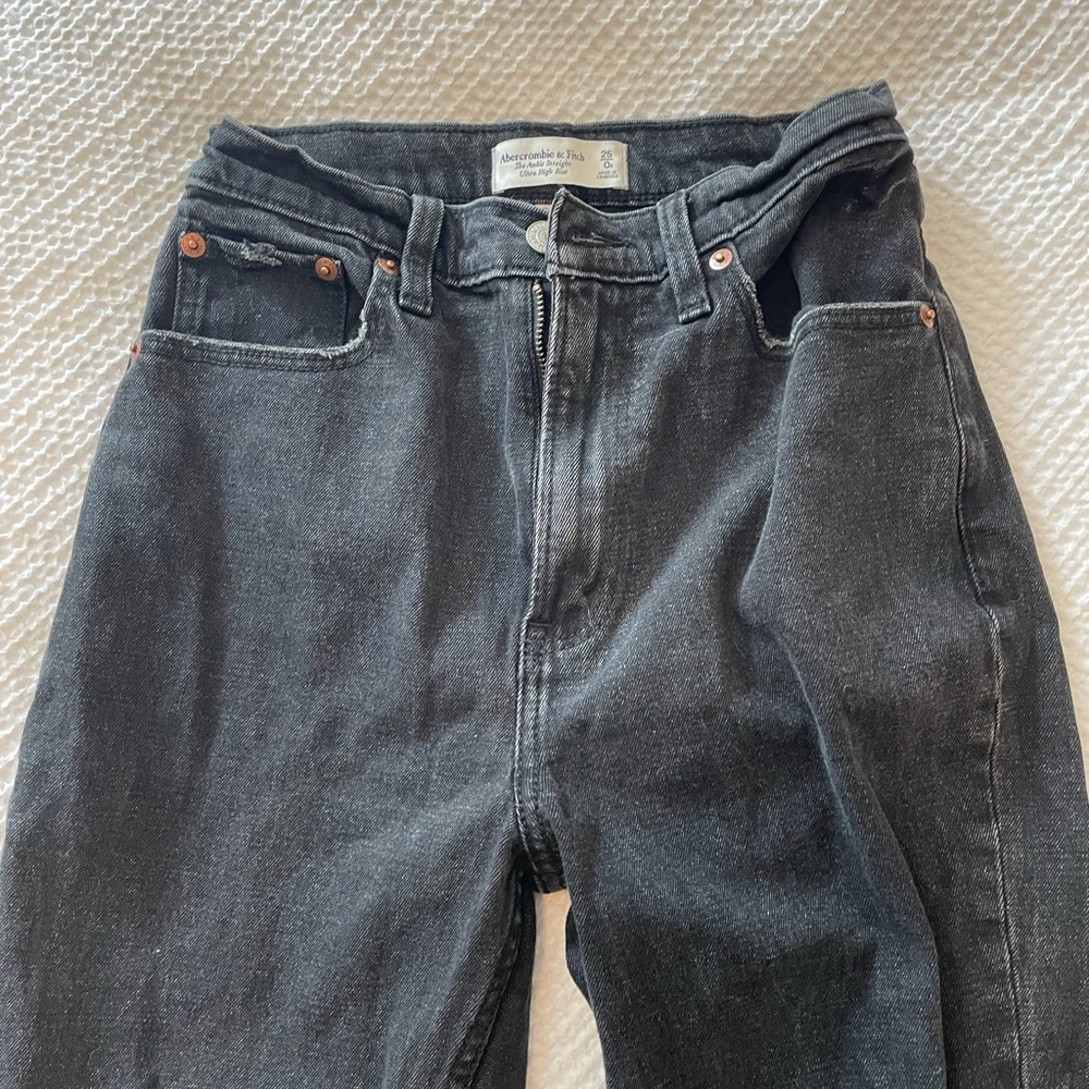 Abercrombie the ankle straight black jeans 25s